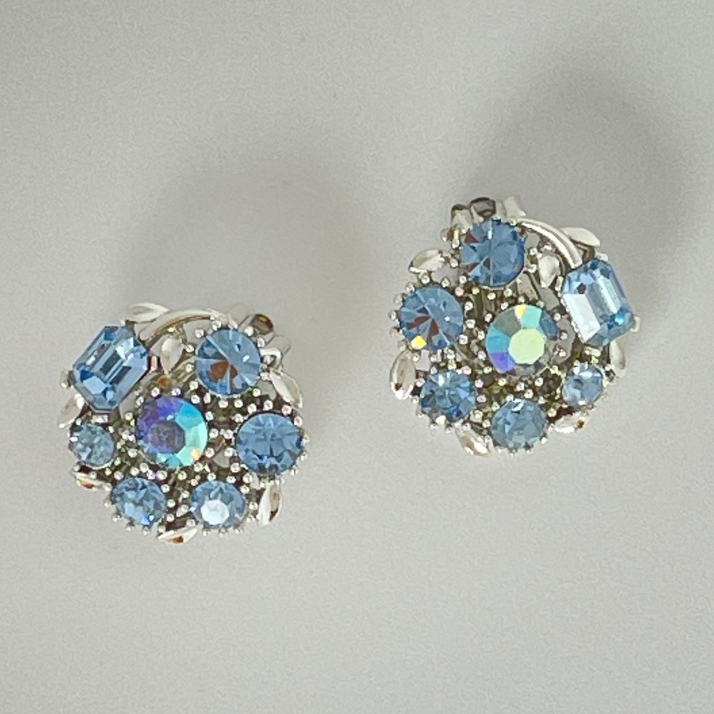 Vintage Lisnero Borrealis Faceted clip earrings